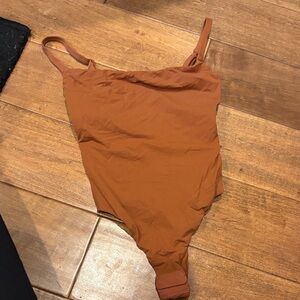 SKIMS Bodysuit in Warm Brown. XXS